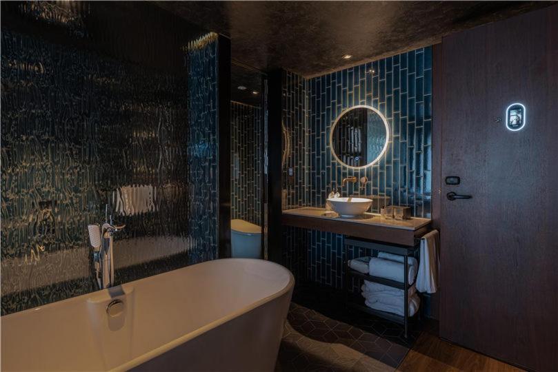Neobridge Hotel Шанхай Екстериор снимка